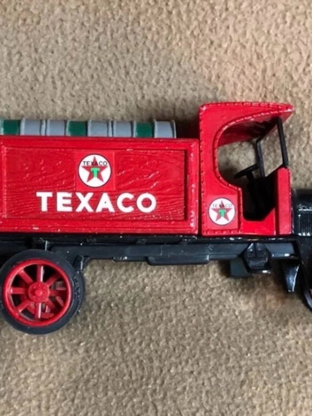 Vintage 1992 Ertl Texaco 1925
Kenworth Stake Truck Coin Bank
Die cast
